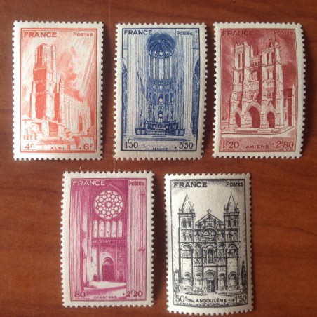 France num Yvert 663-667 ** MNH cathedrales Angouleme Albi Année 1944