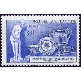 France num Yvert 1094 ** MNH Sevres Falconnet Année 1957